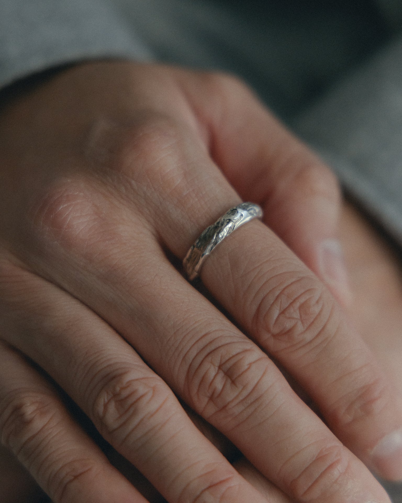 anicca ring - matte grey