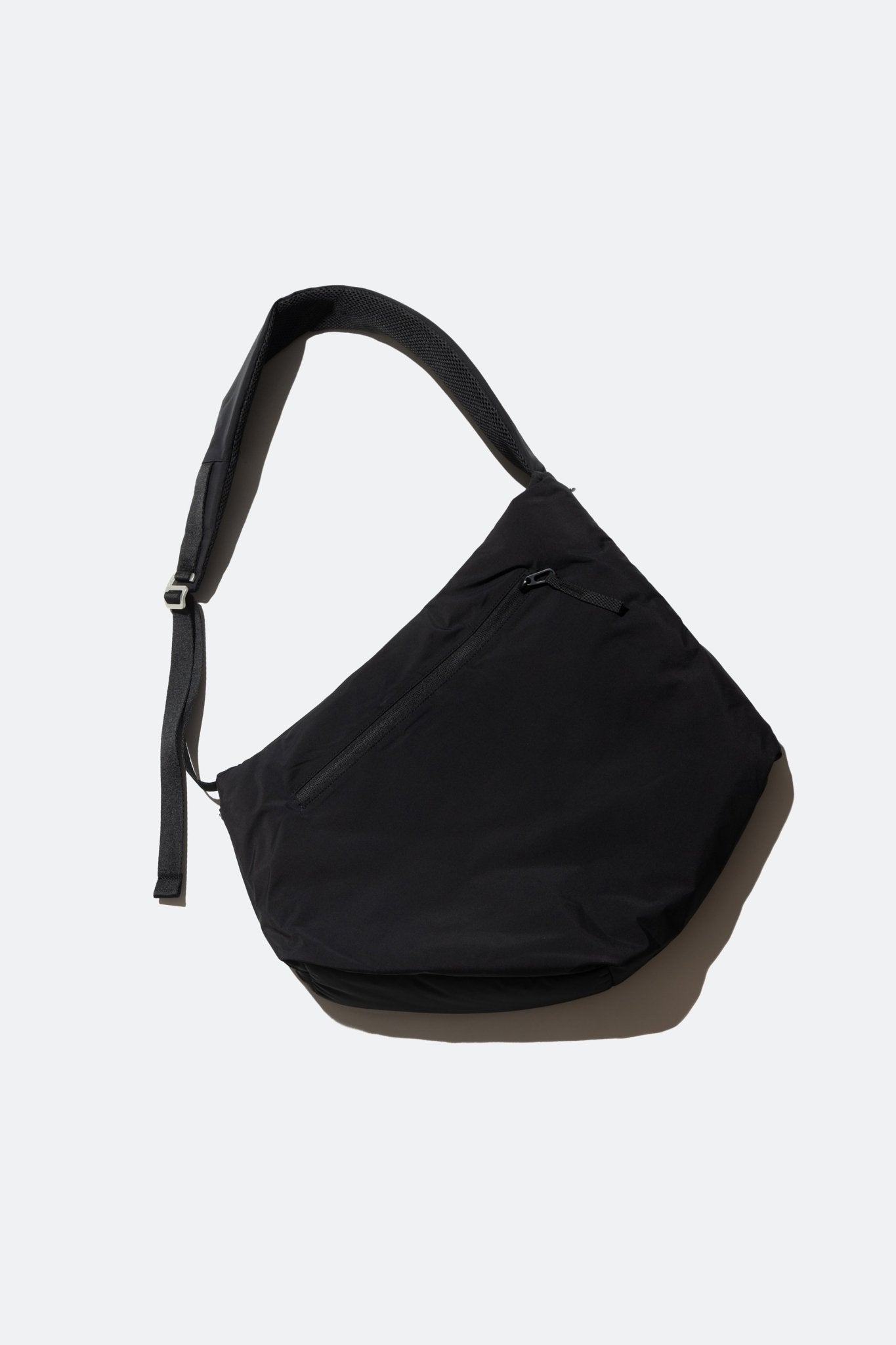 (empty) manual co. asymmetric padded bag/ matte black - GROGROCERY