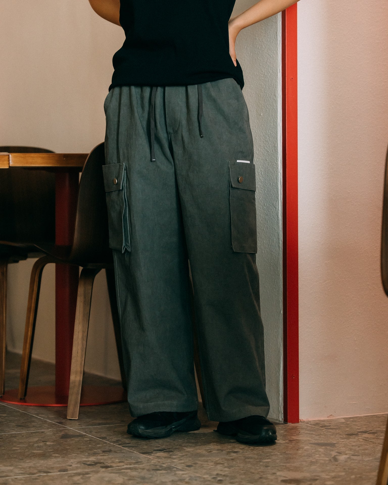 (empty) manual co. easy cargo pants/ grey charcoal - GROGROCERY