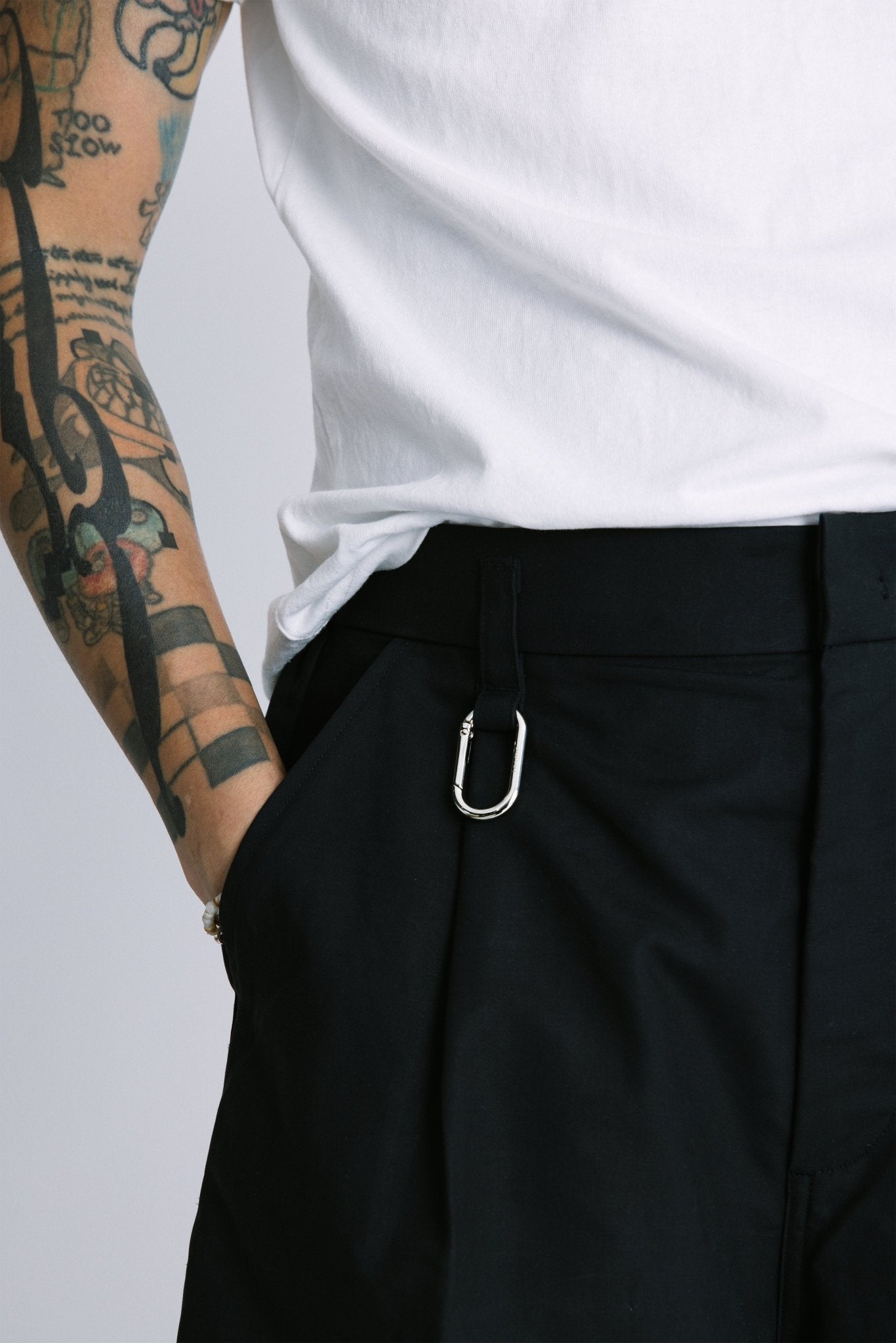 (empty) manual co. pleated bermuda shorts/ black - GROGROCERY